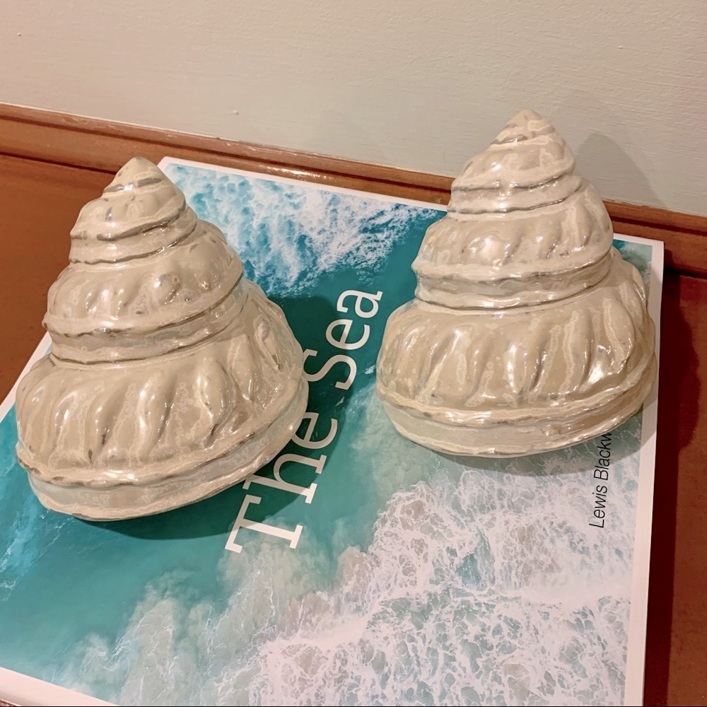 Pair of Decorative Ceramic Shells - Picture 2 of 6